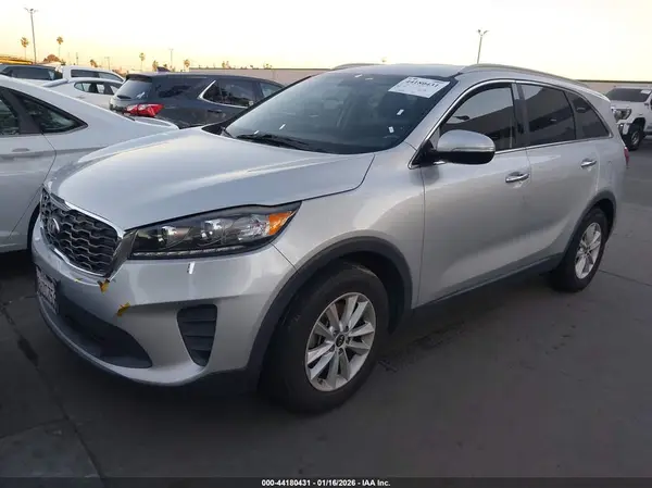 5XYPG4A35KG563763 2019 KIA SORENTO - Image 2