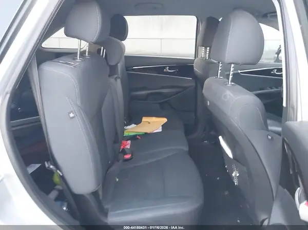5XYPG4A35KG563763 2019 KIA SORENTO - Image 8