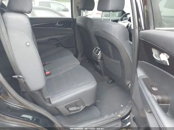 5XYPG4A35KG565304 2019 KIA SORENTO - Image 8