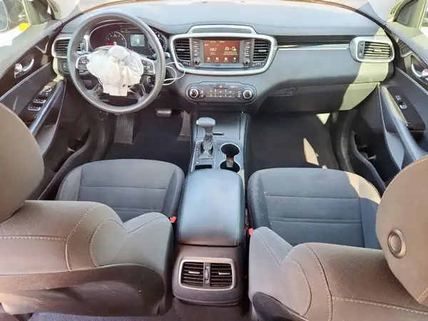 5XYPG4A35KG566582 2019 KIA SORENTO - Image 8