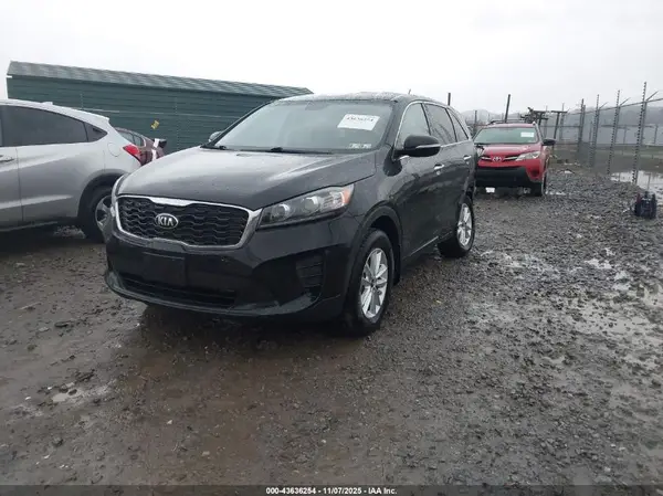 5XYPG4A35KG575315 2019 KIA SORENTO - Image 2
