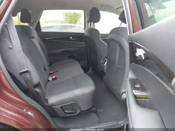 5XYPG4A35KG576447 2019 KIA SORENTO - Image 8