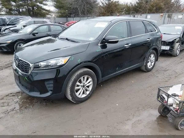 5XYPG4A35KG576609 2019 KIA SORENTO - Image 2