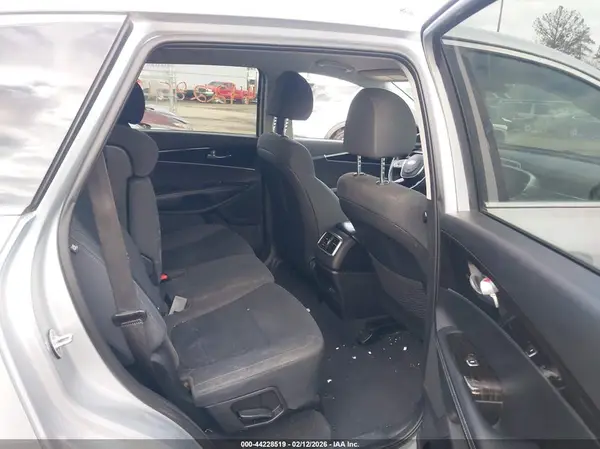 5XYPG4A35KG577629 2019 KIA SORENTO - Image 8