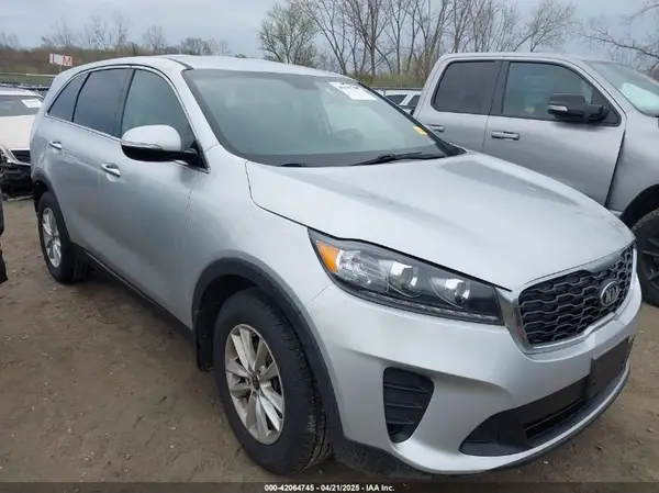 5XYPG4A35KG580742 2019 KIA SORENTO - Image 1