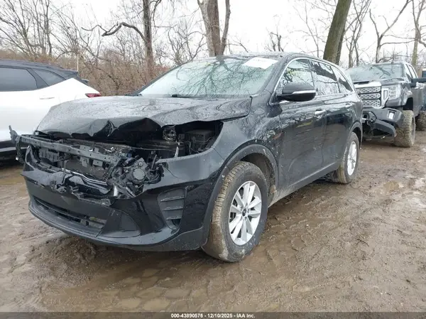 5XYPG4A35KG581213 2019 KIA SORENTO - Image 2