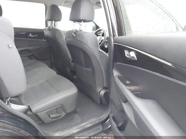 5XYPG4A35KG581213 2019 KIA SORENTO - Image 8