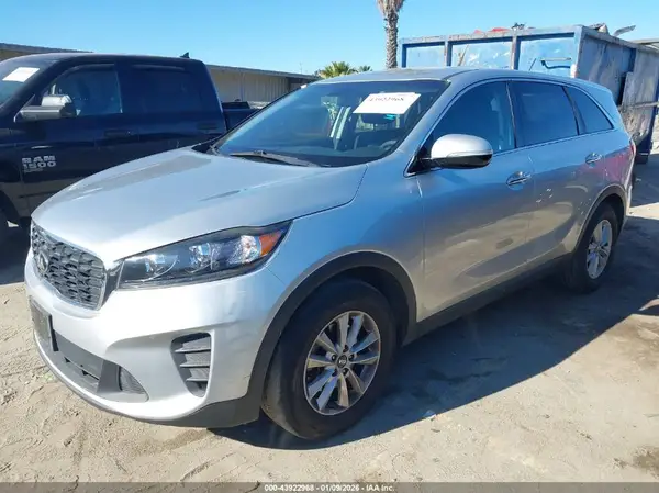 5XYPG4A35KG583060 2019 KIA SORENTO - Image 2
