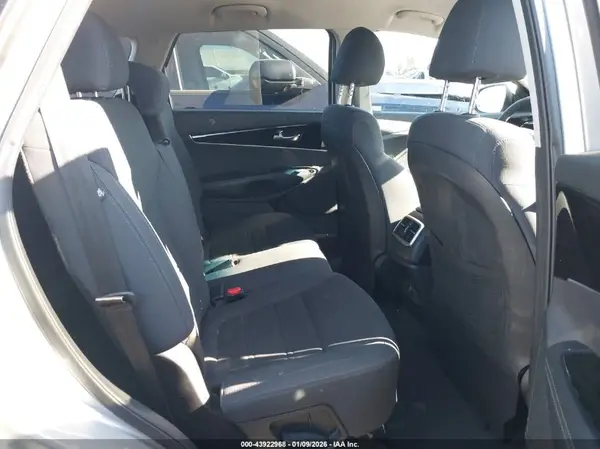 5XYPG4A35KG583060 2019 KIA SORENTO - Image 8