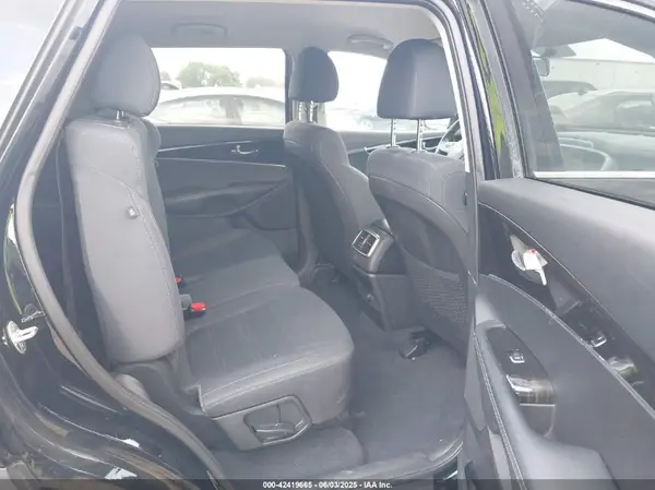5XYPG4A35KG583530 2019 KIA SORENTO - Image 8
