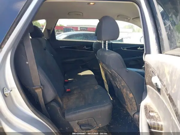5XYPG4A35KG583642 2019 KIA SORENTO - Image 8