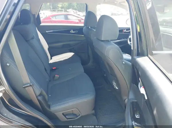 5XYPG4A35KG583950 2019 KIA SORENTO - Image 8