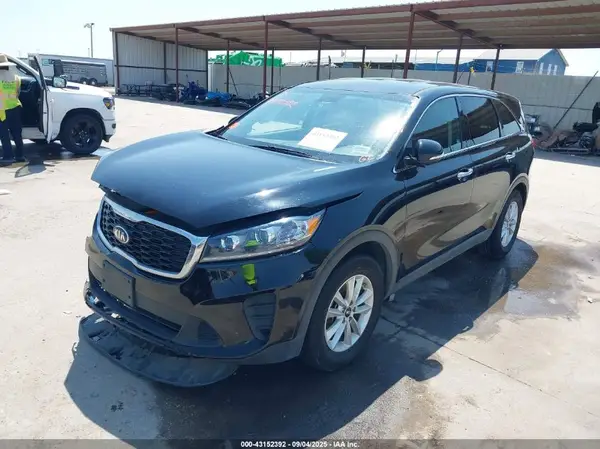 5XYPG4A35KG585035 2019 KIA SORENTO - Image 2