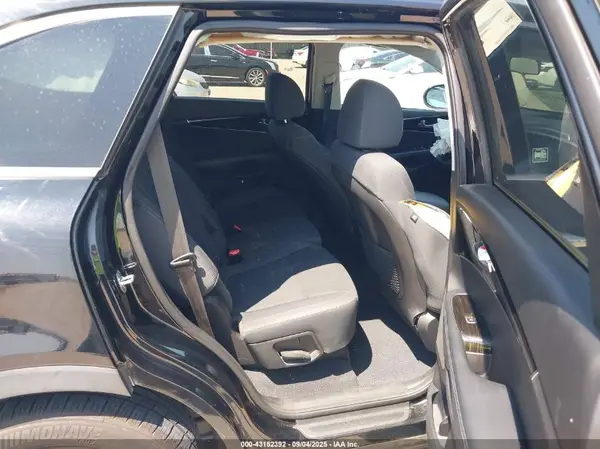 5XYPG4A35KG585035 2019 KIA SORENTO - Image 8