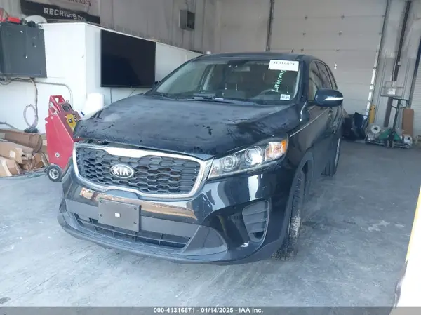 5XYPG4A35KG586766 2019 KIA SORENTO - Image 2