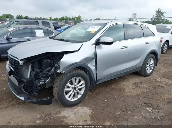 5XYPG4A35KG592261 2019 KIA SORENTO - Image 2