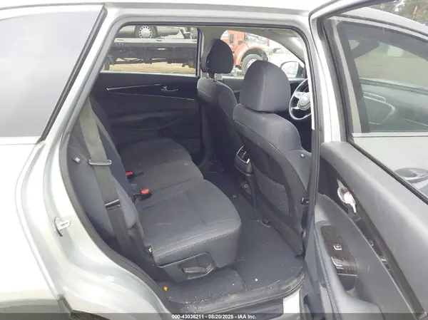 5XYPG4A35KG592261 2019 KIA SORENTO - Image 8