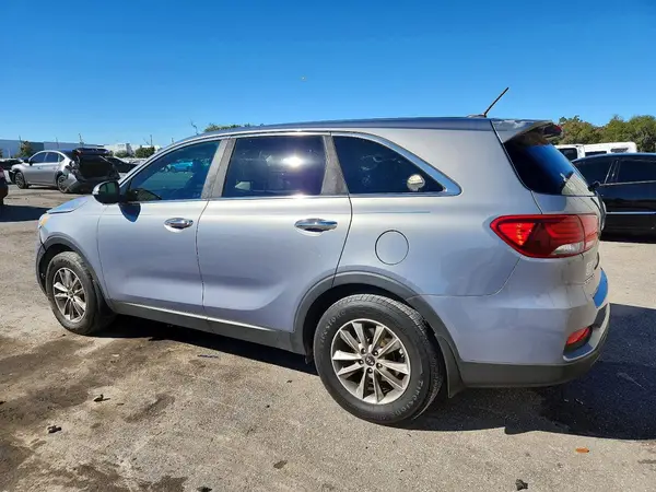 5XYPG4A35KG595905 2019 KIA SORENTO - Image 2