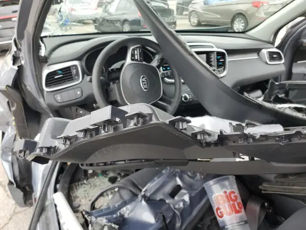 5XYPG4A35KG610743 2019 KIA SORENTO - Image 8