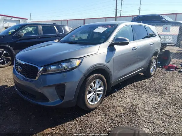 5XYPG4A35KG610984 2019 KIA SORENTO - Image 2