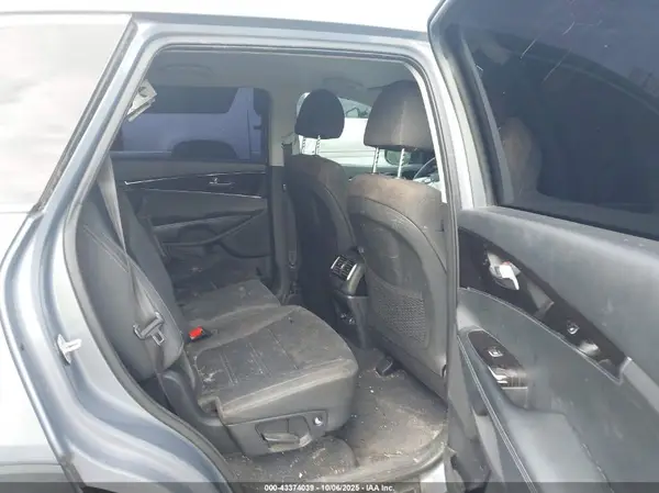5XYPG4A35LG684889 2020 KIA SORENTO - Image 8