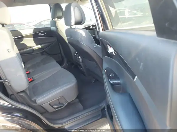 5XYPG4A36GG017688 2016 KIA SORENTO - Image 8