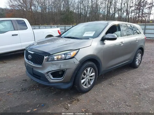 5XYPG4A36GG028108 2016 KIA SORENTO - Image 2