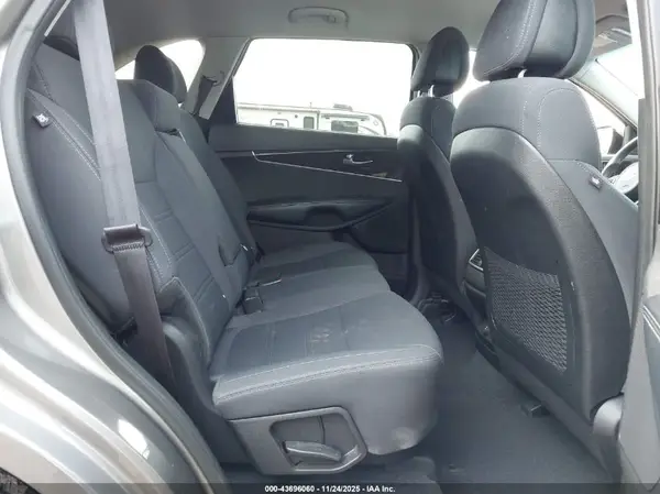 5XYPG4A36GG028108 2016 KIA SORENTO - Image 8