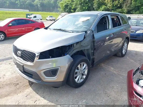 5XYPG4A36GG034359 2016 KIA SORENTO - Image 2