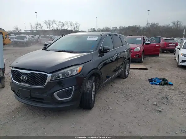 5XYPG4A36GG117645 2016 KIA SORENTO - Image 2