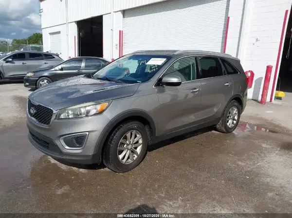 5XYPG4A36HG198132 2017 KIA SORENTO - Image 2