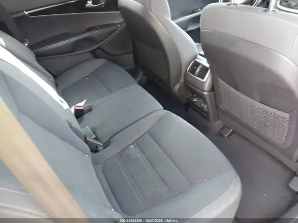5XYPG4A36HG198132 2017 KIA SORENTO - Image 8
