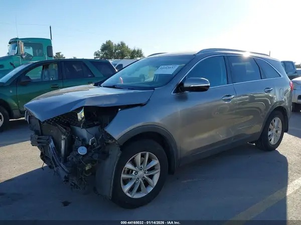 5XYPG4A36HG206469 2017 KIA SORENTO - Image 2
