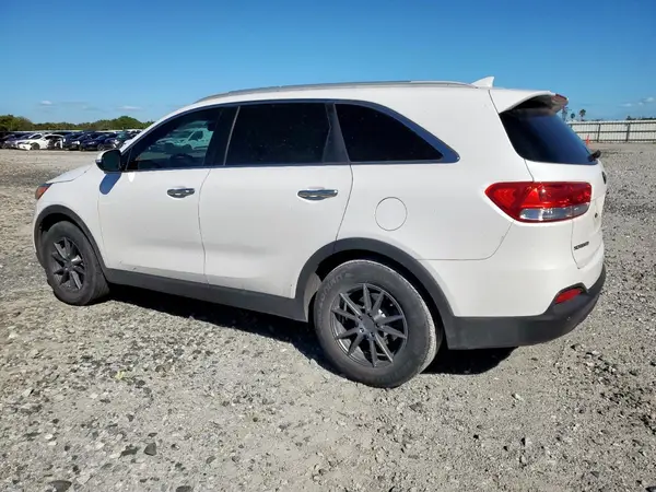5XYPG4A36HG215656 2017 KIA SORENTO - Image 2