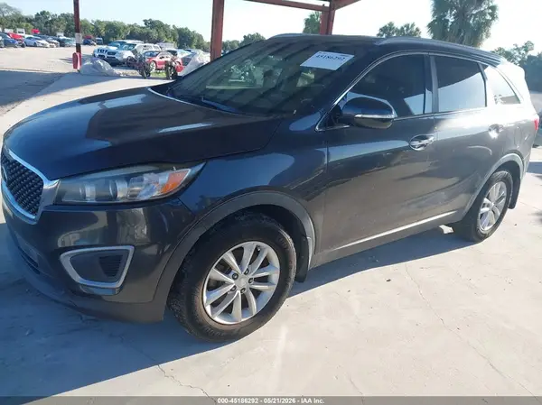 5XYPG4A36HG220467 2017 KIA SORENTO - Image 2