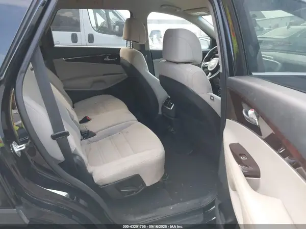 5XYPG4A36HG221862 2017 KIA SORENTO - Image 8