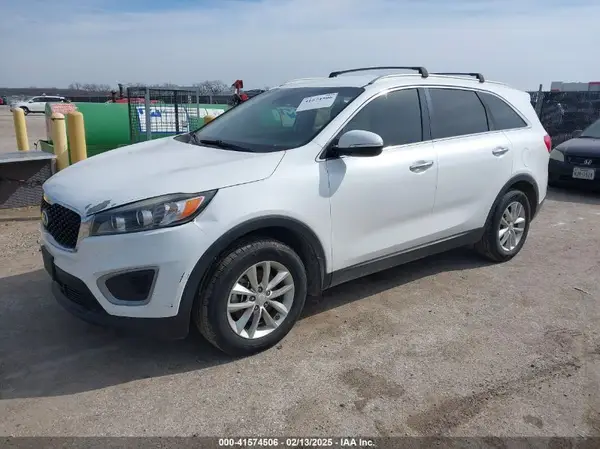 5XYPG4A36HG239200 2017 KIA SORENTO - Image 2