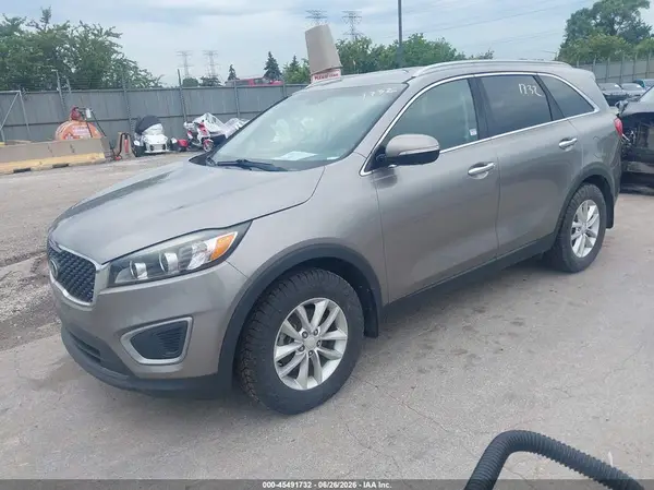 5XYPG4A36HG247586 2017 KIA SORENTO - Image 2