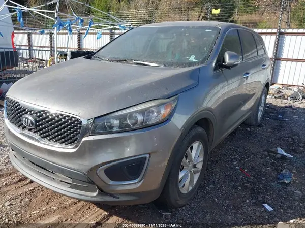 5XYPG4A36HG248334 2017 KIA SORENTO - Image 2