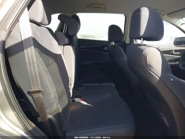 5XYPG4A36HG248334 2017 KIA SORENTO - Image 8