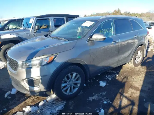 5XYPG4A36HG255364 2017 KIA SORENTO - Image 2