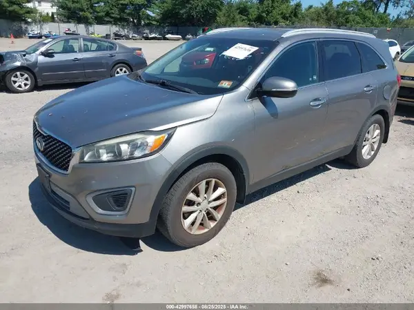 5XYPG4A36HG266154 2017 KIA SORENTO - Image 2
