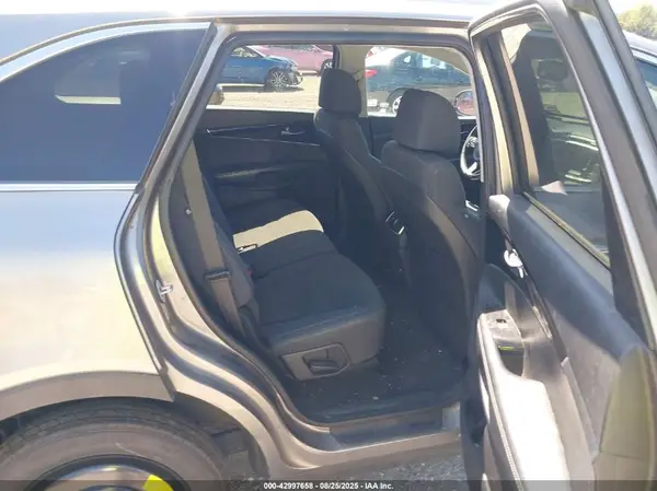 5XYPG4A36HG266154 2017 KIA SORENTO - Image 8