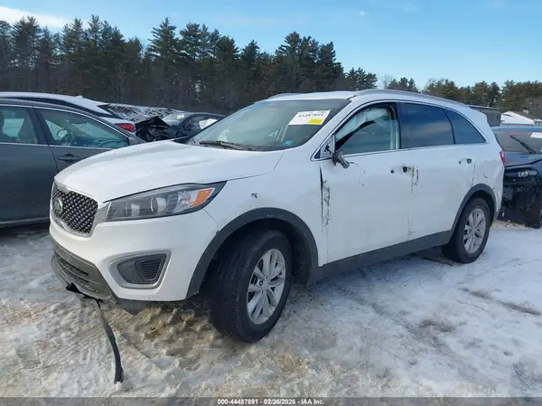 5XYPG4A36HG266851 2017 KIA SORENTO - Image 2