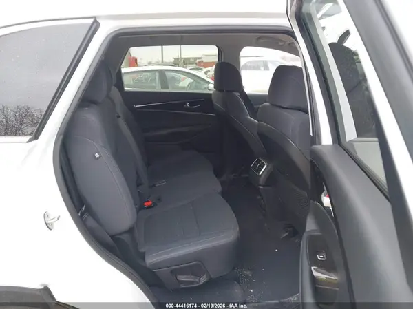 5XYPG4A36HG266901 2017 KIA SORENTO - Image 8
