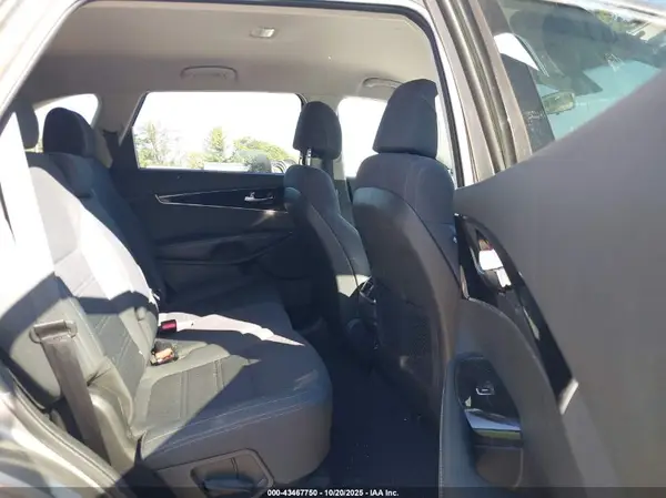 5XYPG4A36HG278661 2017 KIA SORENTO - Image 8