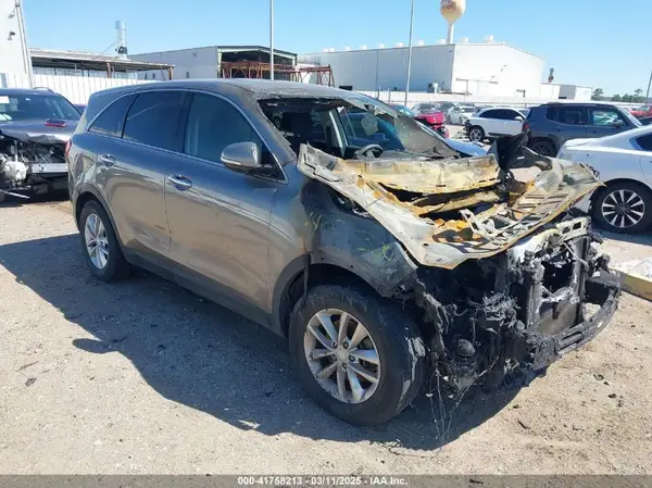 5XYPG4A36HG285304 2017 KIA SORENTO - Image 1