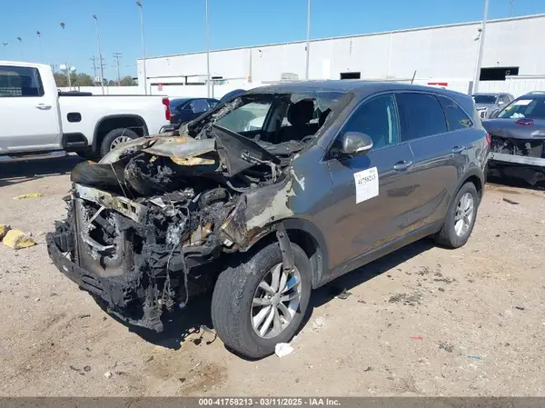 5XYPG4A36HG285304 2017 KIA SORENTO - Image 2