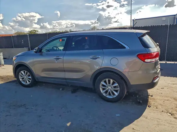 5XYPG4A36HG286419 2017 KIA SORENTO - Image 2