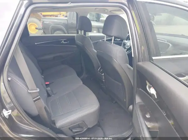 5XYPG4A36HG287439 2017 KIA SORENTO - Image 8